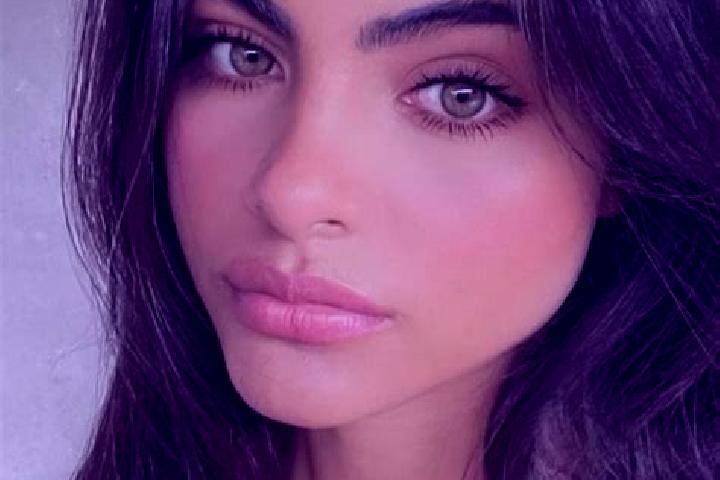 Chloe, 25, a black hazel-eyed middle eastern companion based in Gabasumdo. Offering A-Level, BDSM. Available for incall and outcall, day and evening dates.