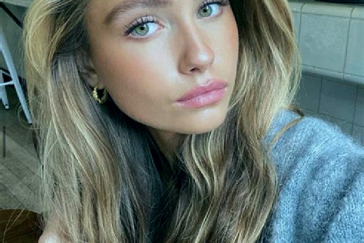 Chloe, 25, a blonde hazel-eyed caribbean companion based in Bulu. Offering 69, Deep French Kissing, Couples, CIM, Overnight. Available for incall and outcall...