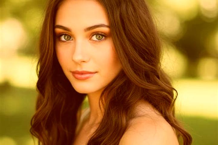 Chloe, 25, a brunette hazel-eyed european companion based in Brummen. Offering Tantra, Massage, Prostate Massage. Available for incall and outcall, day and e...