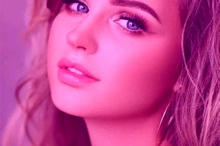 Chloe, 25, a dark blonde blue-eyed mediterranean companion based in Ruggiano. Offering Party Girl, Erotic Massage. Available for incall and outcall, overnigh...