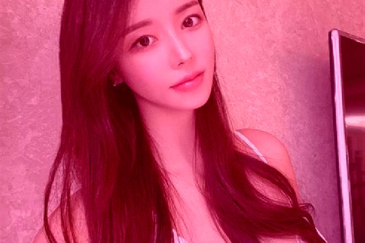 Chloe, 25 — Escort in Cijaringao, Indonesia