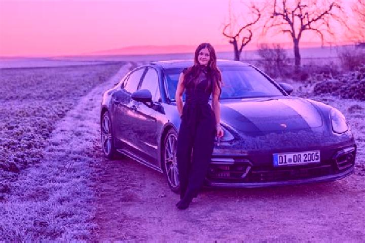 Chloe, 25 — Escort in Fridolfing, Germany