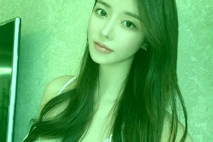 Chloe, 25 — Escort in Gongheyong, China