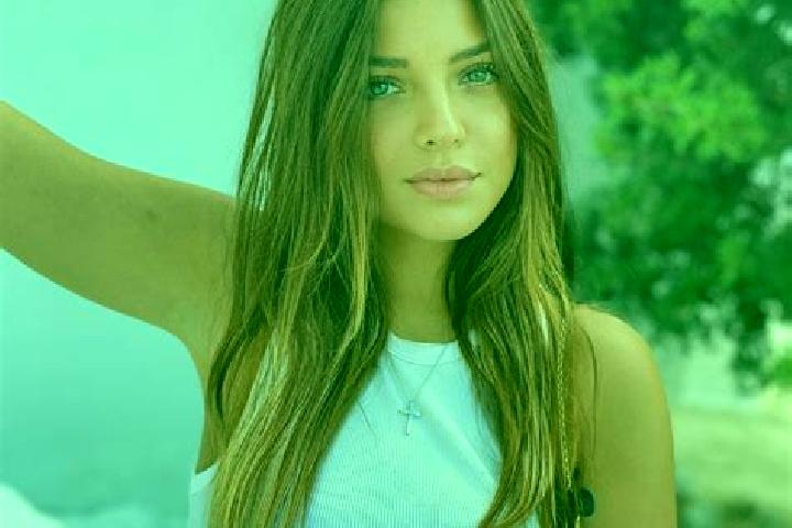 Chloe, 25 — Escort in Kato Mitrousi, Greece