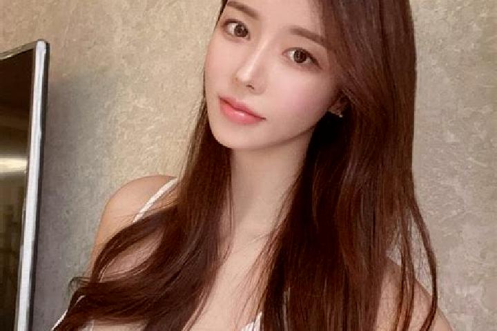 Chloe, 25 — Escort in Tumantale, China