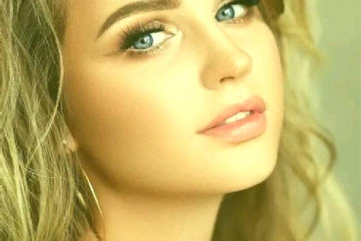 Chloe, 26, a dark blonde blue-eyed caribbean companion based in Zorakan. Offering Duos, Couples, Erotic Massage. Available for incall and outcall, day and ev...