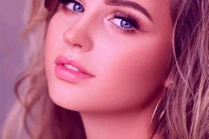Chloe, 26, a dark blonde blue-eyed mediterranean companion based in Pila. Offering Striptease, Erotic Massage, Travel Companion, Prostate Massage. Available ...