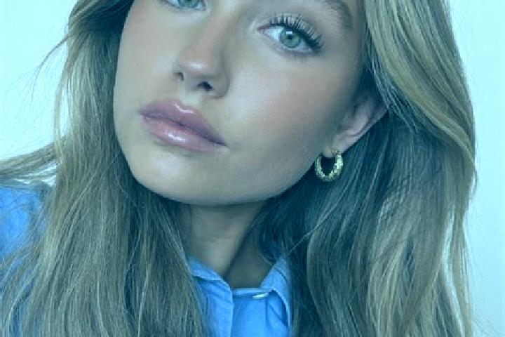 Chloe, 26, a dark blonde green-eyed mixed companion based in Chacas. Offering Dinner Date, A-Level, Erotic Massage. Available for incall and outcall, overnig...