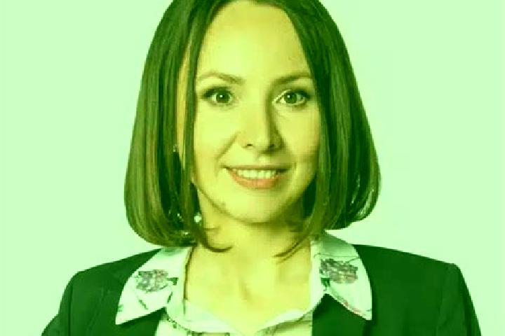 Chloe, 26 — Escort in Bank, Hungary