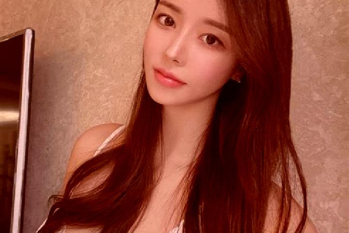 Chloe, 26 — Escort in Erjieling, China