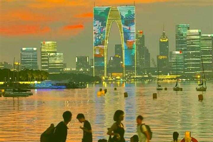 Chloe, 26 — Escort in Jinji, China