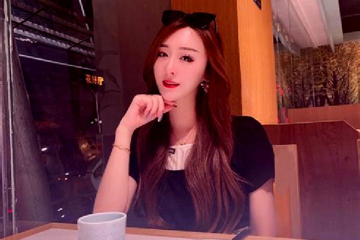 Chloe, 26 — Escort in Yulin, China