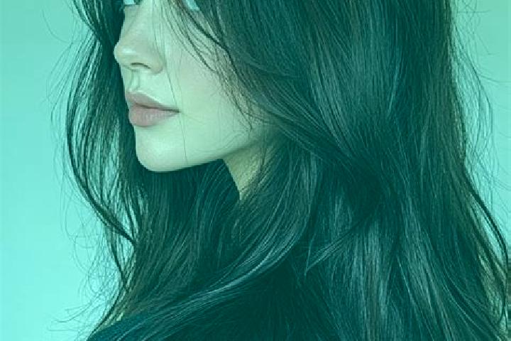 Chloe, 27, a auburn brown-eyed indian companion based in Saiki. Offering Tantra, Domination, Couples, BDSM. Available for incall and outcall, day and evening...