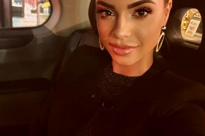 Chloe, 27, a auburn dark-eyed mediterranean companion based in Gwangjeok. Offering Tantra, Striptease, A-Level, Dinner Date. Available for incall and outcall...