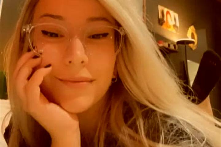 Chloe, 27, a blonde dark-eyed asian companion based in Lamotesti. Offering GFE, OWO, CIM. Available for incall and outcall, day and evening dates.