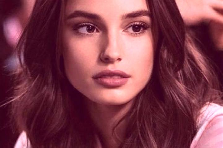 Chloe, 27, a brunette brown-eyed ebony companion based in Brimingen. Offering Fetish, Duos, Erotic Massage. Available for incall and outcall, overnight booki...