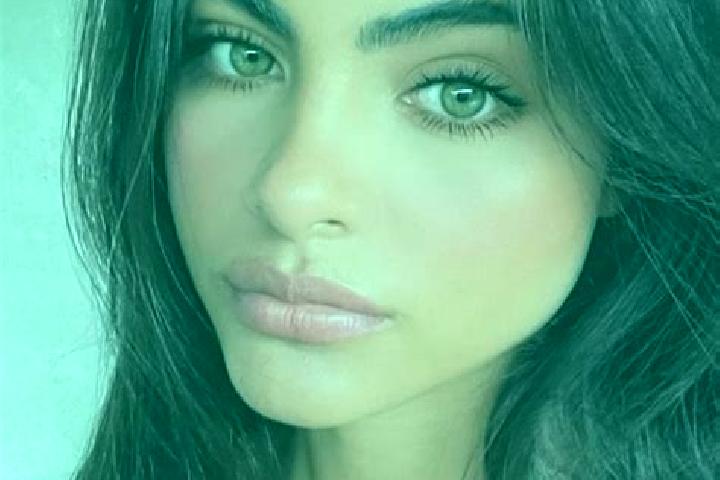 Chloe, 27, a brunette dark-eyed middle eastern companion based in Punta de Piedras. Offering Dinner Date, Deep French Kissing, Erotic Massage, Girlfriend Exp...