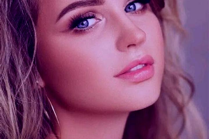 Chloe, 27, a dark blonde blue-eyed mediterranean companion based in Sumberan. Offering Party Girl, Domination, OWO, 69, Travel Companion. Available for incal...