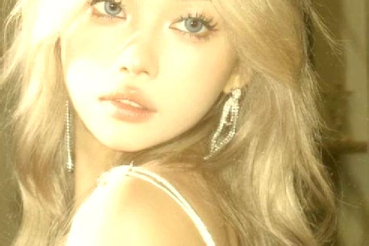 Chloe, 27, a platinum blonde grey-eyed asian companion based in Tianya. Offering OWO, Party Girl, 69. Available for incall and outcall, day and evening dates.
