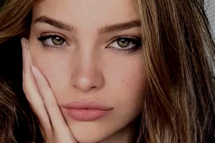 Chloe, 27, a red hazel-eyed slavic companion based in Pilisszentivan. Offering Girlfriend Experience, Deep French Kissing, GFE. Available for incall and outc...