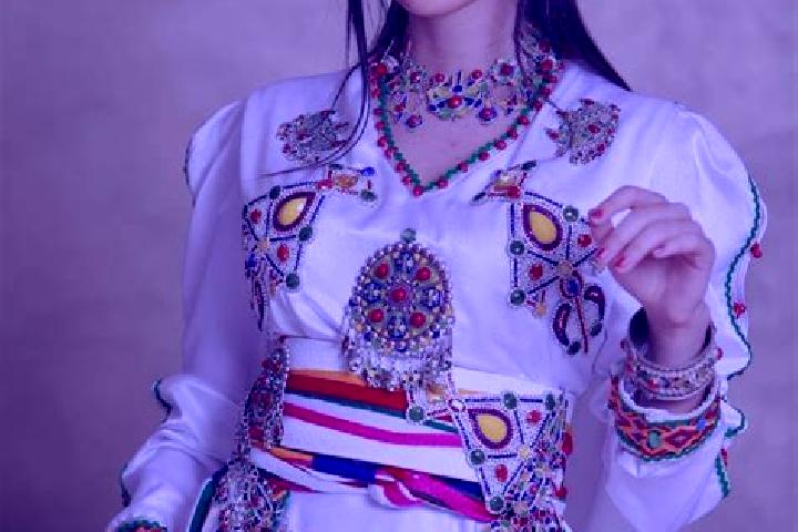 Chloe, 27 — Escort in Azazga, Algeria