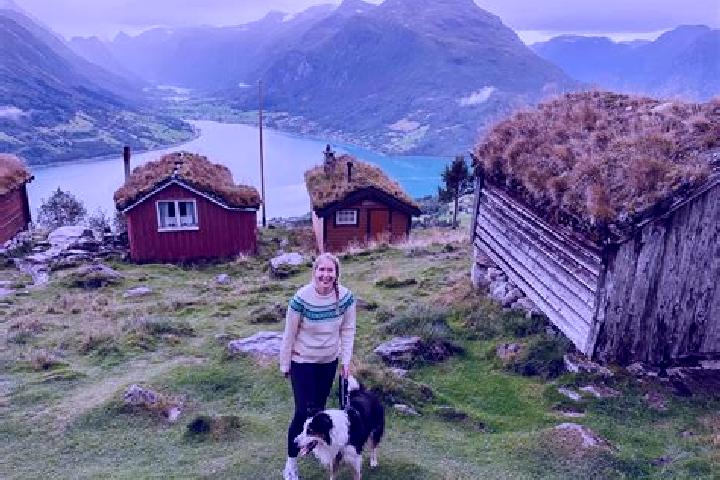 Chloe, 27 — Escort in Frydenberg, Norway