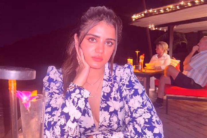 Chloe, 27 — Escort in Gulshat, Kazakhstan