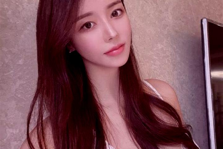 Chloe, 27 — Escort in Gununglimbangan, Indonesia