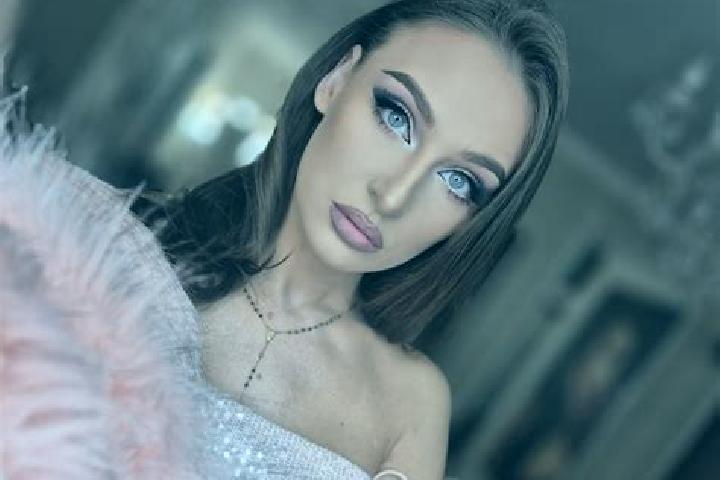 Chloe, 27 — Escort in Zaicesti, Romania