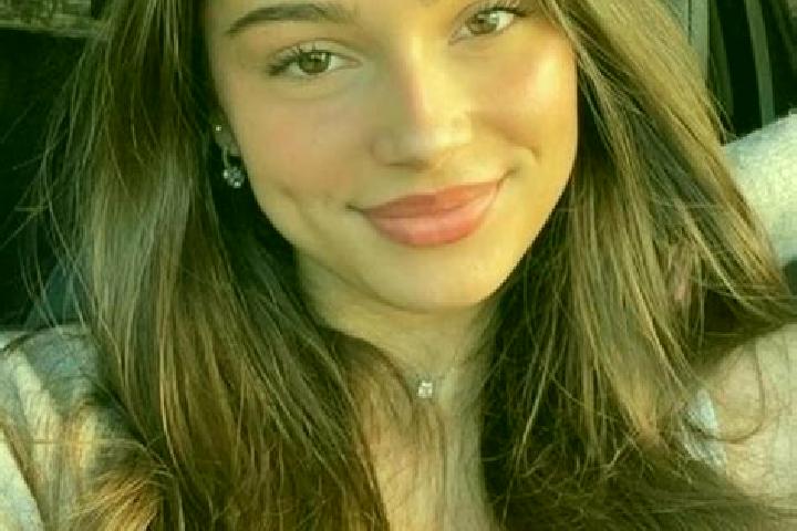 Chloe, 28, a brunette hazel-eyed caribbean companion based in Finstroem. Offering Travel Companion, Massage, Girlfriend Experience, Fetish. Available for inc...