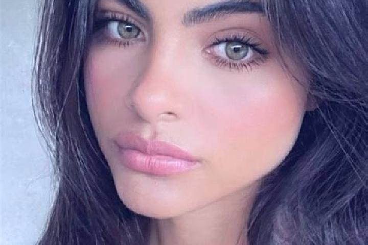 Chloe, 28, a brunette hazel-eyed middle eastern companion based in Colonia Lavalleja. Offering Fetish, Party Girl, Couples, Overnight. Available for incall a...