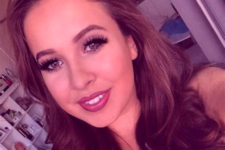 Chloe, 28, a dark blonde dark-eyed caucasian companion based in Velhartice. Offering Couples, Prostate Massage, Party Girl, A-Level, Overnight. Available for...