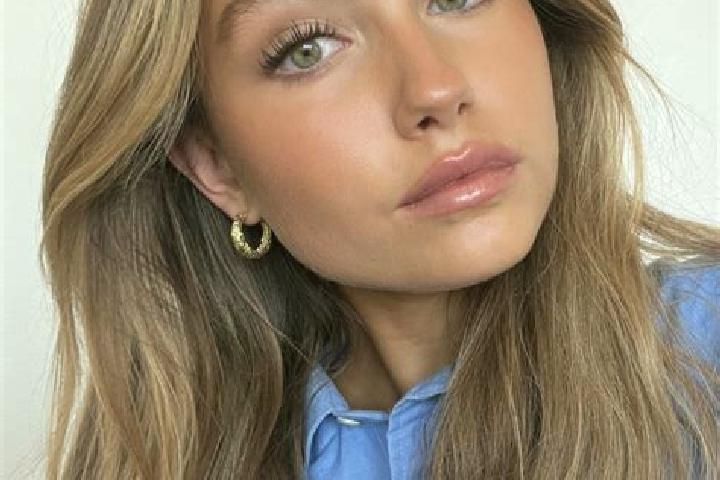 Chloe, 28, a dark blonde green-eyed european companion based in Parada de Arriba. Offering Dinner Date, Party Girl, Prostate Massage, Erotic Massage, Overnig...