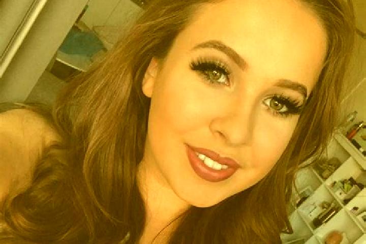 Chloe, 28, a red grey-eyed indian companion based in Palamas. Offering Roleplay, Domination, Duos, Erotic Massage. Available for incall and outcall, overnigh...