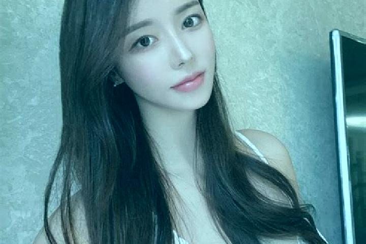Chloe, 28 — Escort in Baishikante, China
