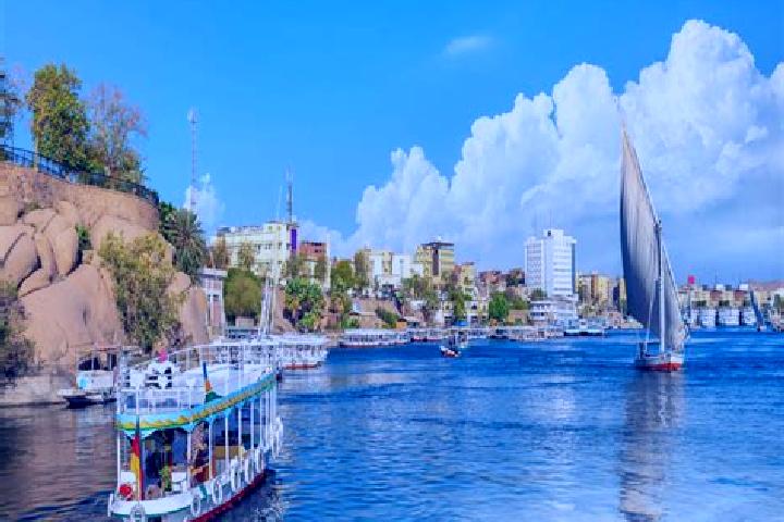 Chloe, 28 — Escort in Manfalut, Egypt