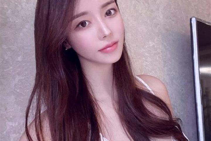 Chloe, 28 — Escort in Muruzabal, Spain