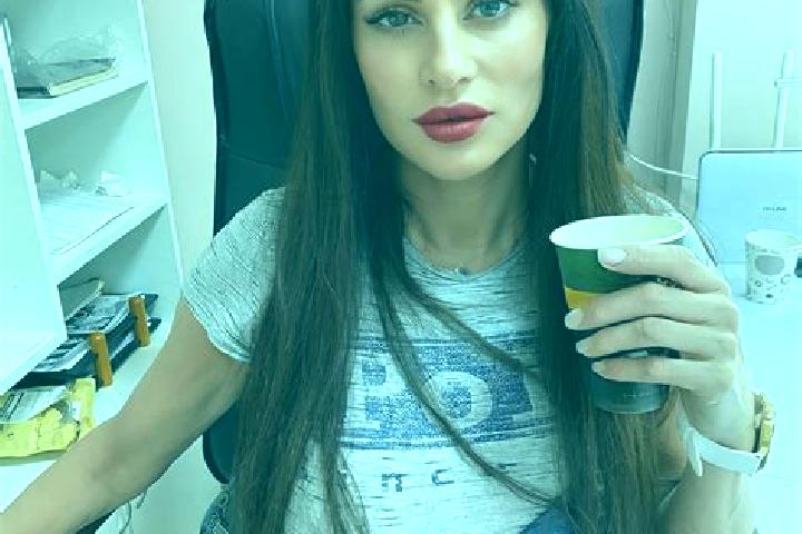 Chloe, 28 — Escort in Myshuryn Rih, Ukraine