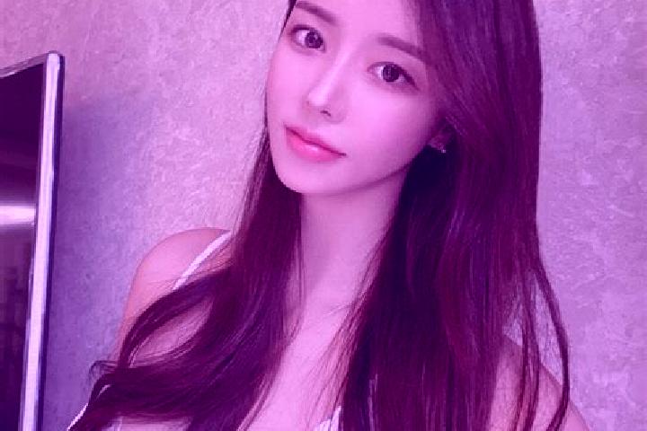 Chloe, 28 — Escort in Tieshanlong, China