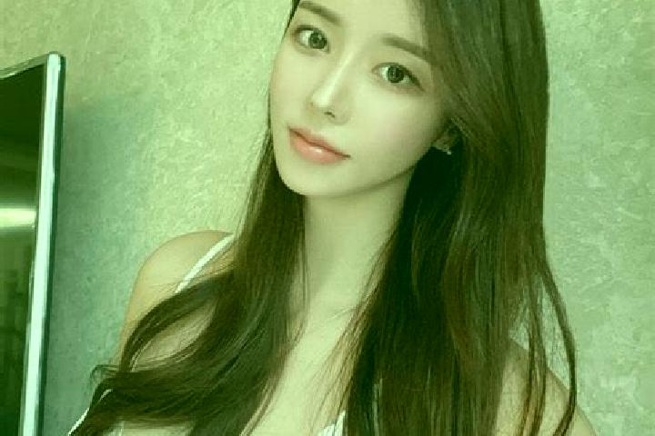 Chloe, 28 — Escort in Xuetian, China