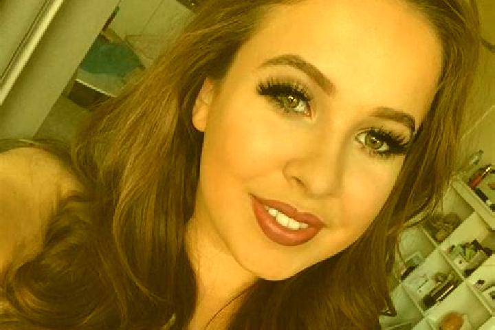 Chloe, 29, a brunette grey-eyed mixed companion based in Santa Cruz Xoxocotlan. Offering GFE, Erotic Massage, Fetish, Tantra. Available for incall and outcal...