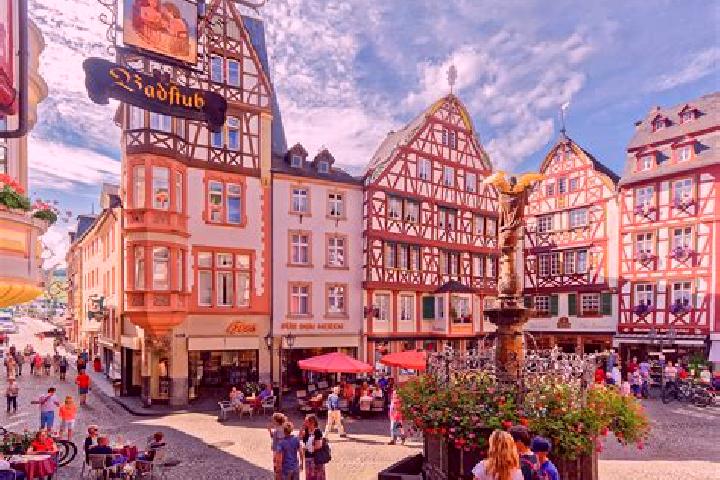 Chloe, 29 — Escort in Bernkastel-Kues, Germany