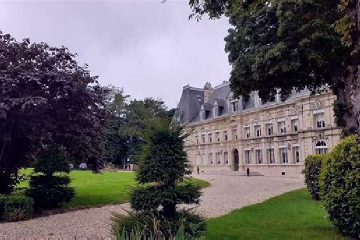 Chloe, 29 — Escort in Bertheauville, France