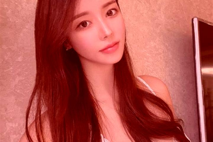 Chloe, 29 — Escort in Pangarengan, Indonesia