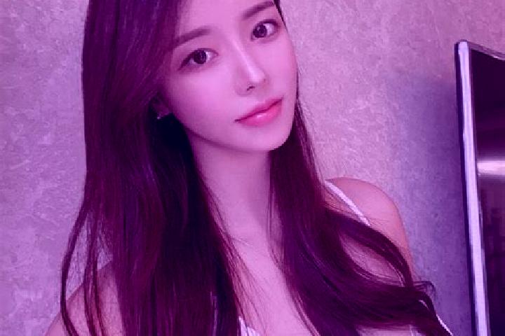 Chloe, 29 — Escort in Qiaomu, China
