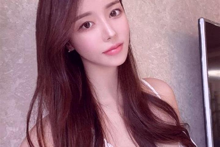 Chloe, 29 — Escort in Sarkanjut, Indonesia