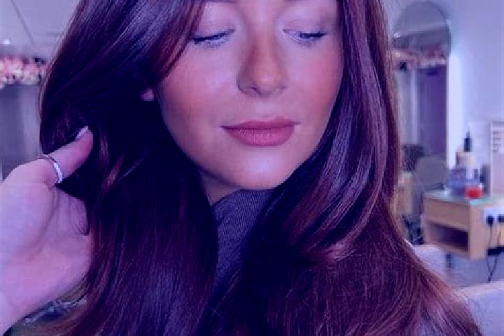 Chloe, 30, a auburn brown-eyed mixed companion based in Ahrensburg. Offering A-Level, Tantra, Fetish. Available for incall and outcall, day and evening dates.