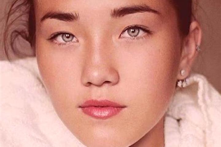 Chloe, 30, a chestnut amber-eyed caucasian companion based in Sunset Bay. Offering Fetish, Roleplay, Couples, Travel Companion. Available for incall and outc...