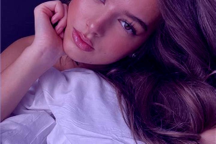 Chloe, 30, a chestnut grey-eyed latina companion based in Tantara. Offering Fetish, Duos, Party Girl. Available for incall and outcall, overnight bookings av...