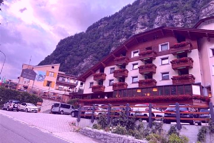 Chloe, 30 — Escort in Campodolcino, Italy